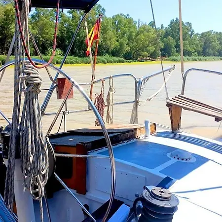 Botel Tu Casa Flotante En Sevilla! Barco En Alquiler En El Guadalquivir *