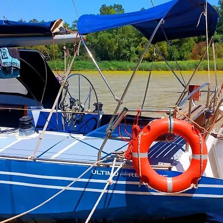Tu Casa Flotante En Sevilla! Barco En Alquiler En El Guadalquivir