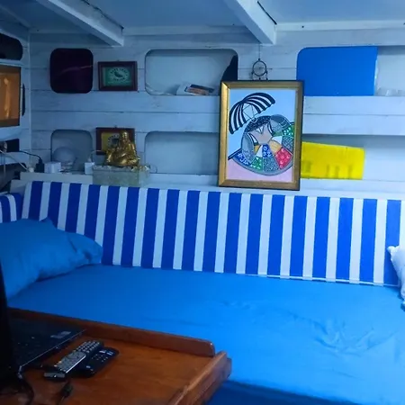 船上ホテル Tu Casa Flotante En Sevilla! Barco En Alquiler En El Guadalquivir セビリア