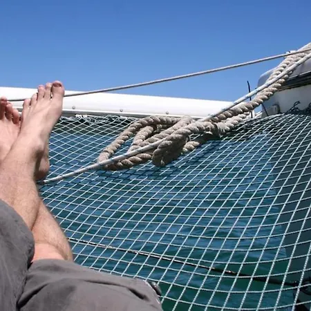 Hotel na wodzie Tu Casa Flotante En Sevilla! Barco En Alquiler En El Guadalquivir Sewilla