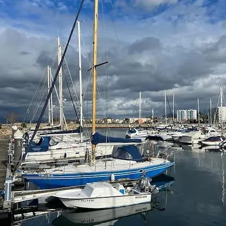 Hotel na wodzie Tu Casa Flotante En Sevilla! Barco En Alquiler En El Guadalquivir