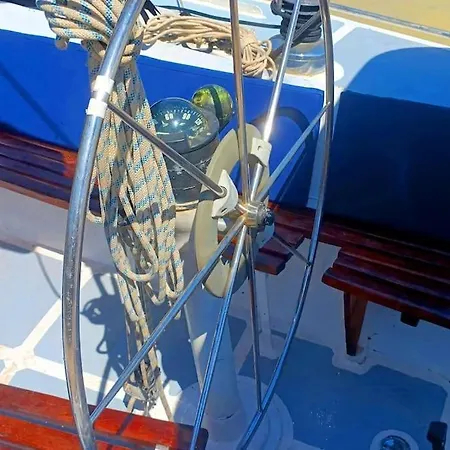 Tu Casa Flotante En Sevilla! Barco En Alquiler En El Guadalquivir *