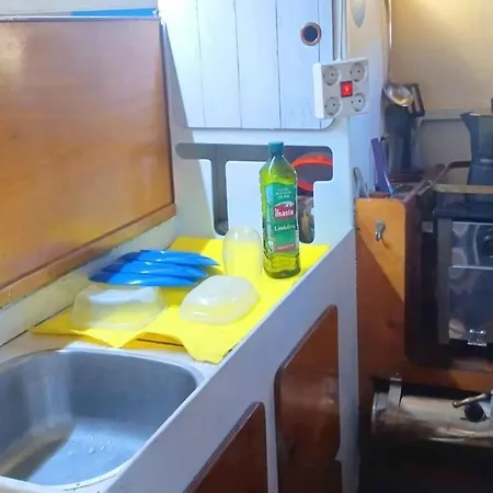 Hotel na wodzie Tu Casa Flotante En Sevilla! Barco En Alquiler En El Guadalquivir Sewilla