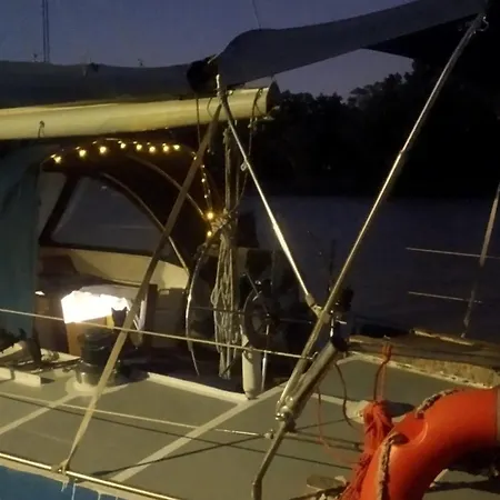 Tu Casa Flotante En Sevilla! Barco En Alquiler En El Guadalquivir