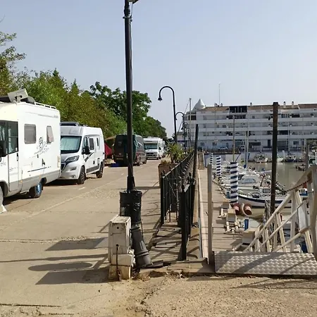 Hotel na wodzie Tu Casa Flotante En Sevilla! Barco En Alquiler En El Guadalquivir Sewilla